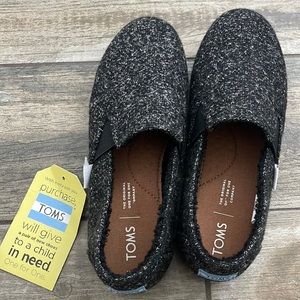 NWT Toms size 6